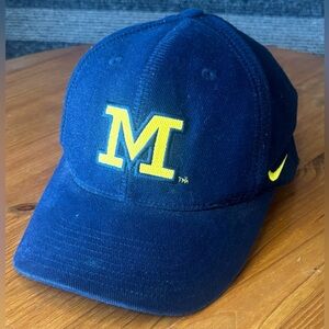 Vintage 90’s Nike Michigan Wolverines Navy Blue Velcro Strapback Hat OSFA